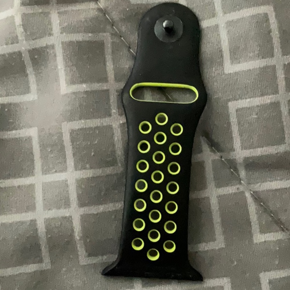 Apple Watch 42MM Nike+ Series 3 black and neon green sports band S/M - Picture 9 of 12